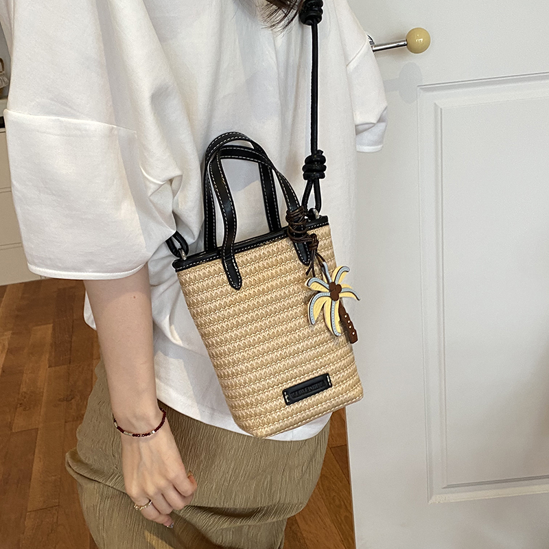Women Mini Straw Woven Bucket  - Women'S Fashion Trends Spring 2026 recension och pris